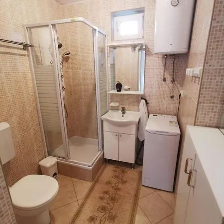 Dom wakacyjny With Jacuzzi Zagvozd